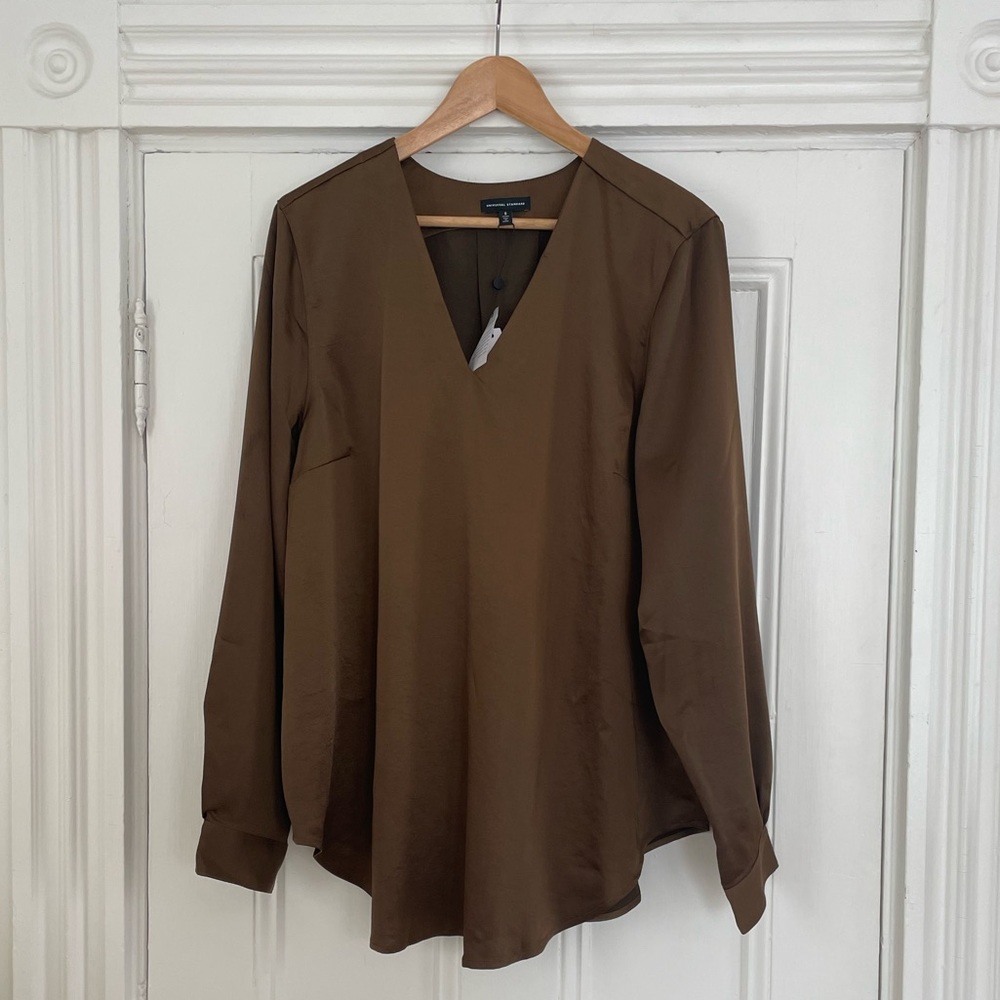 Universal Standard Satin V Neck Shirt - Caramel Size 14